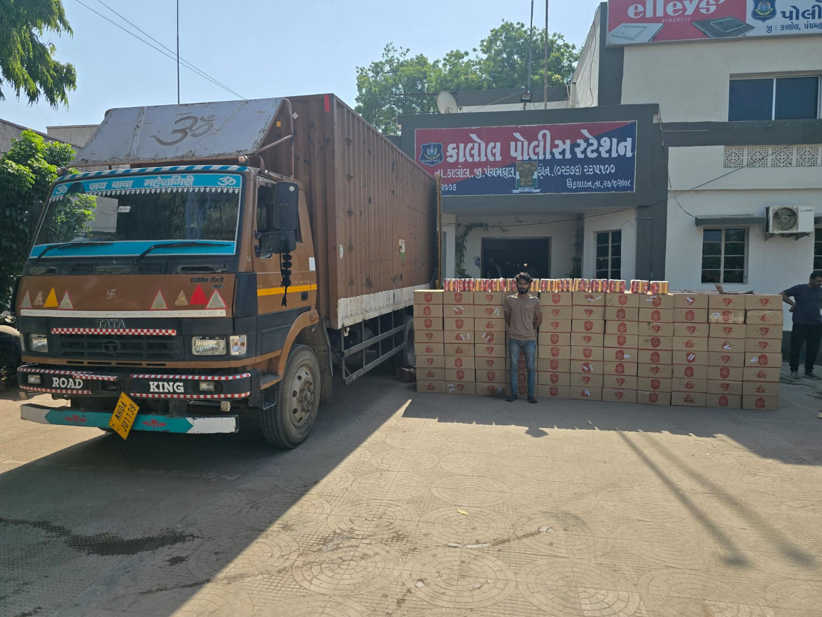 Liquor worth ₹30 lakh seized near Kalol, one arrested, six absconding