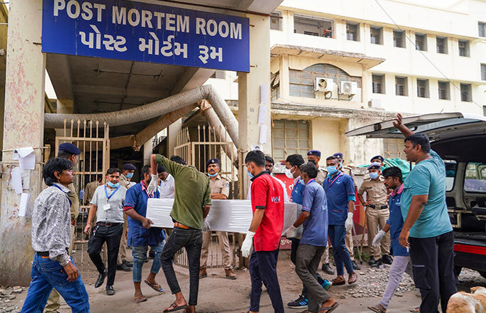 Ahmedabad Plane Crash : 140 ડૉક્ટરોએ 12 કલાકમાં તમામ પોસ્ટમોર્ટમ કર્યા, 3 સિવાય તમામ મૃતદેહ સળગેલા હતા