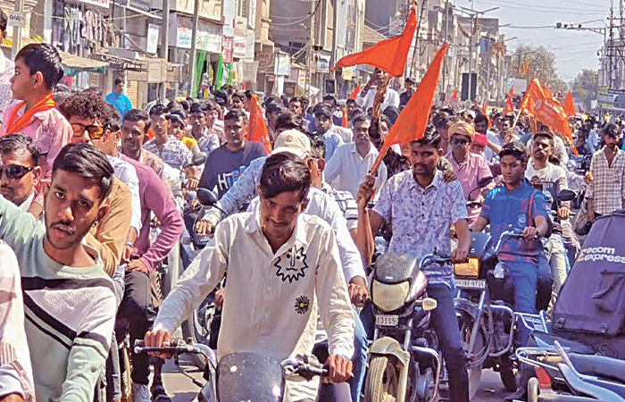 વઢવાણમાં 'હર હર મહાદેવ'ના નાદ સાથે સિધ્ધનાથ મહાદેવજીની શોભાયાત્રા યોજાઈ