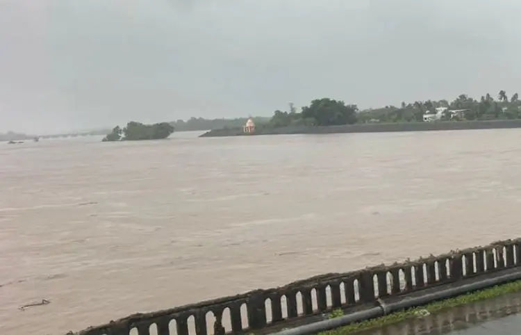 Morbi-Samakhiali National Highway closed amid heavy rainfall
