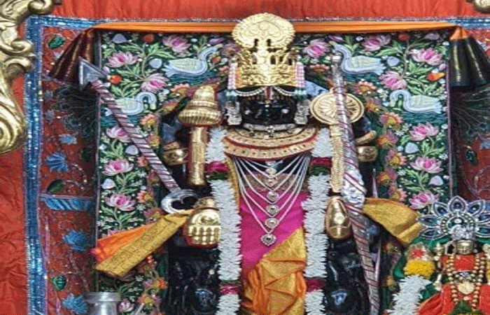 શંખ,ચક્ર,ગદા,પદ્મ સાથે ધનુષ-બાણ ધારણ કરી દ્વારકાધીશ બન્યા શ્રીરામ