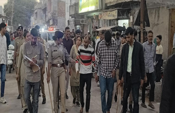 થાન હિટ એન્ડ રન કેસમાં પોલીસે આરોપીઓને દોરડાથી બાંધી બજારમાં ફેરવ્યા