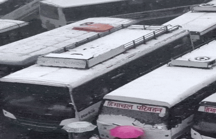 VIDEO: ત્રણ હાઇવે બંધ, 4000 લોકો કારમાં ફસાયા, 680 ટ્રાન્સફોર્મર ઠપ... ભયાનક હિમવર્ષામાં ફસાયું હિમાચલ