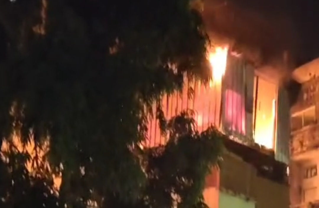Massive fire breaks out in Ahmedabad’s kabadi Market