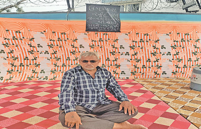 વિરમાગામમાં પડતર પ્રશ્નો માટે પાલિકાના પૂર્વ કર્મીએ આંદોલનનું રણશીંગું ફૂંક્યું