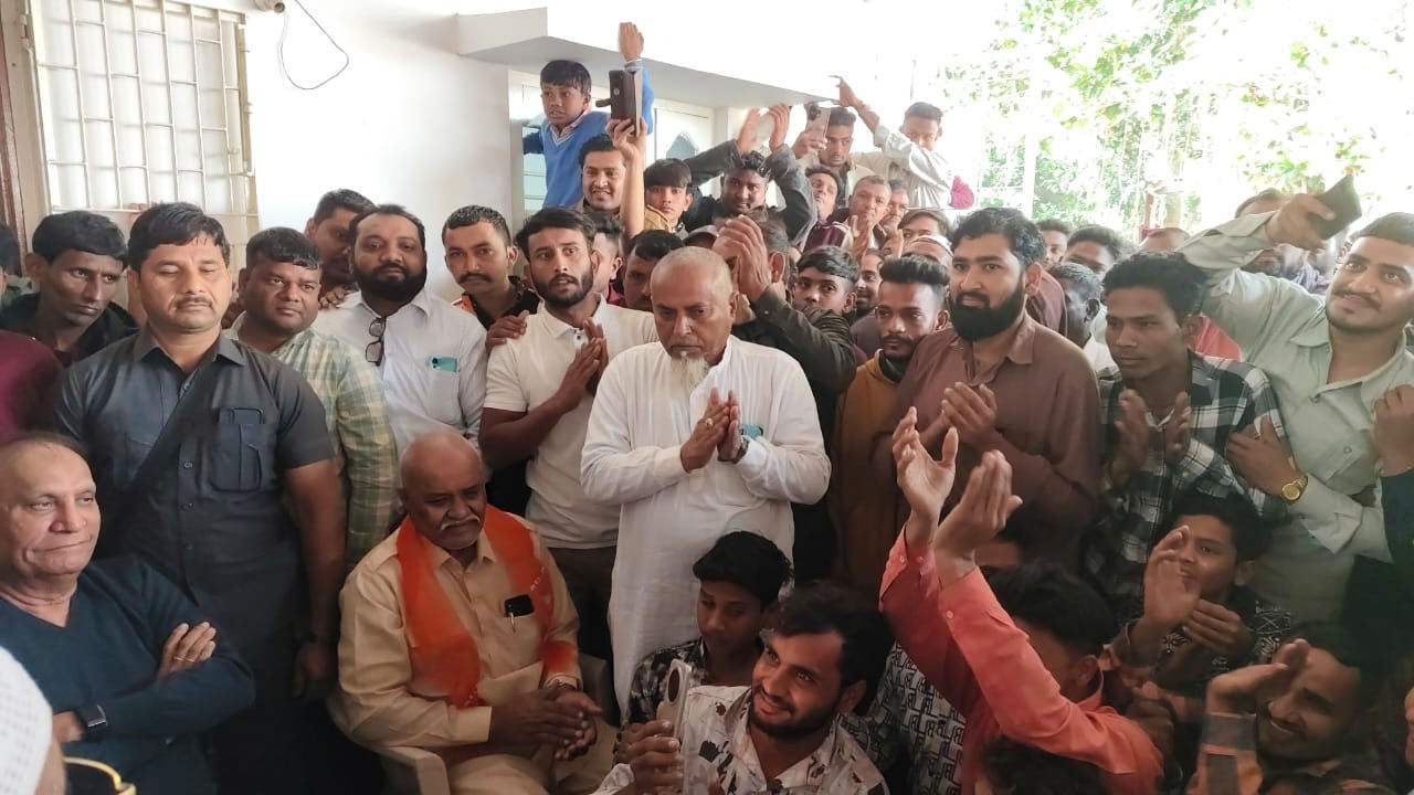 પંચમહાલ: શહેરા પાલિકાના અપક્ષ સભ્ય અજીત શેખ 1000 મુસ્લિમ કાર્યકરો સાથે ભાજપમાં જોડાયા