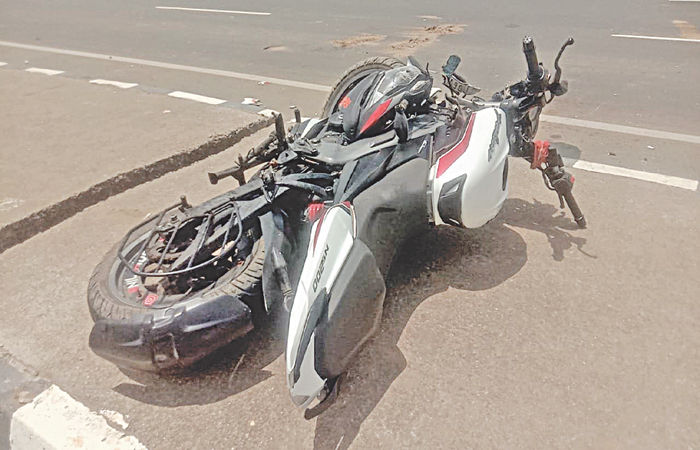 ઉભેલી ટ્રક પાછળ બાઇક ઘૂસી જતા સાવલીના વ્યામળના બે યુવકનાં મોત