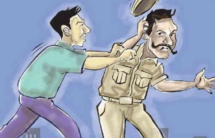 સીદસર રોડ પર પોલીસ પર શખ્સનો છરી વડે હુમલો
