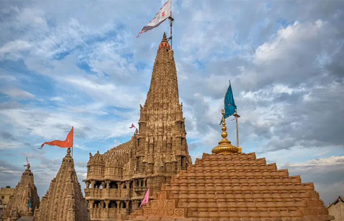 જન્માષ્ટમી સમયે જ દ્વારકાધીશને ભોગ ધરવાના બહાને ઓનલાઇન ફ્રોડનું ષડયંત્ર