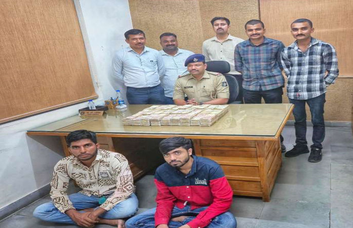 નોટબંધીના વર્ષો બાદ અમદાવાદમાં જૂની ચલણી નોટોનો ઢગલો! નરોડા પોલીસે જપ્ત કરી કાર