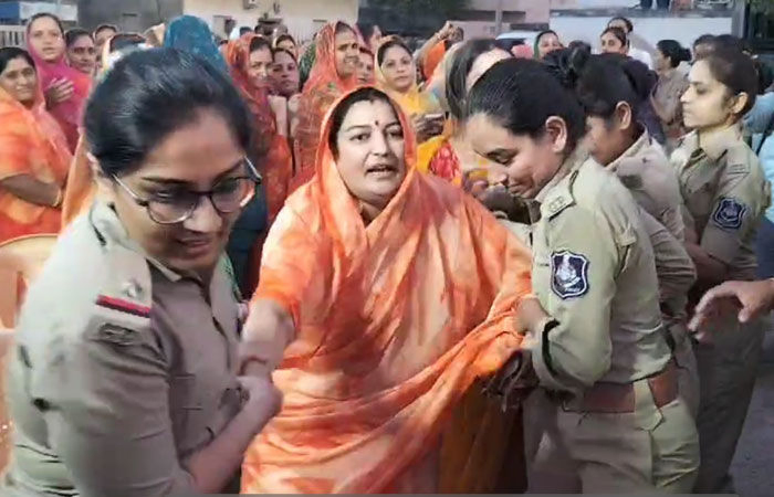 Ruckus in Rajkot: Kshatriya women continues to protest against Rupala