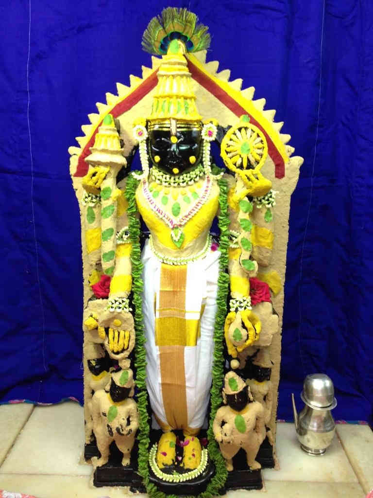 ભગવાન દ્વારકાધીશને આજે અખાત્રીજનાં પાવન અવસરે ચંદનનો મનમોહક શૃંગાર