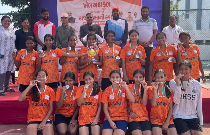 અંડર-૧૪ ગર્લ્સ ફૂટબોલમાં વડોદરાએ સિલ્વર મેડલ હાંસલ કર્યો