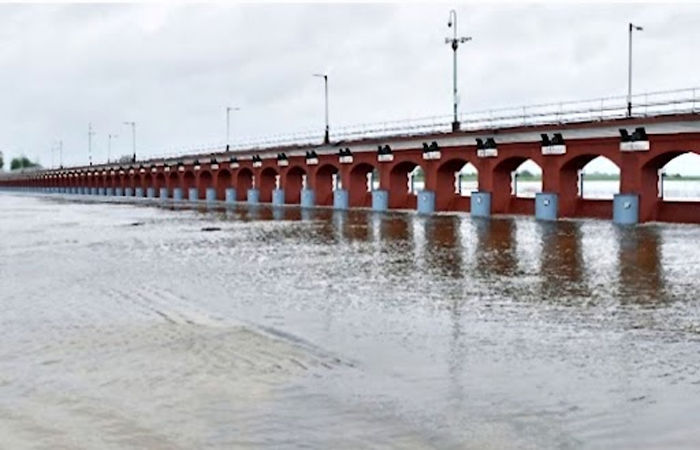 વડોદરાના આજવા સરોવરના 62 દરવાજામાંથી 1100 ક્યુસેક પાણી વિશ્વામિત્રીમાં વહેતું થયું