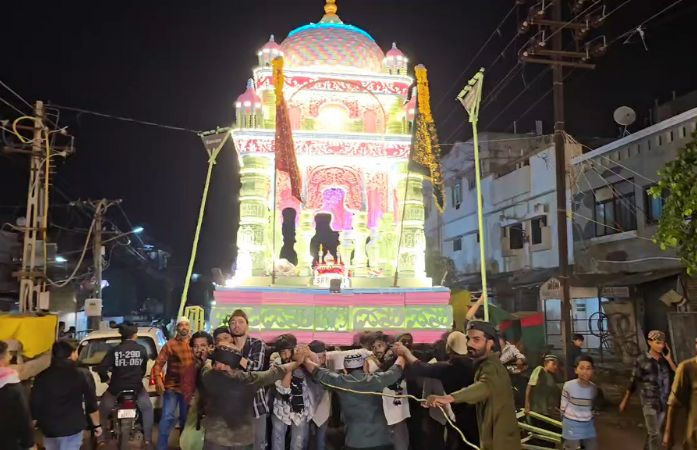જામનગરમાં ઈમામ હુસૈનની શહાદતની યાદમાં કલાત્મક તાજિયાનું ભવ્ય પ્રદર્શન, હુસૈની માહોલ છવાયો