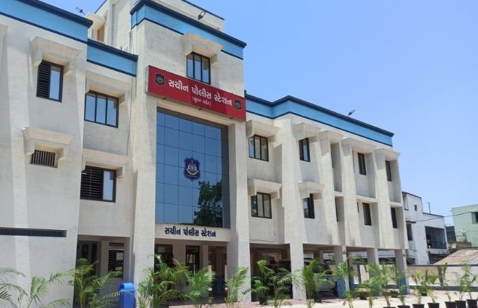 સુરત: સચિન પોલીસની કસ્ટડીમાં આરોપીનું મોત, પૂછપરછ દરમિયાન શૌચાલયમાં જઈને એસિડ પી લીધુ!