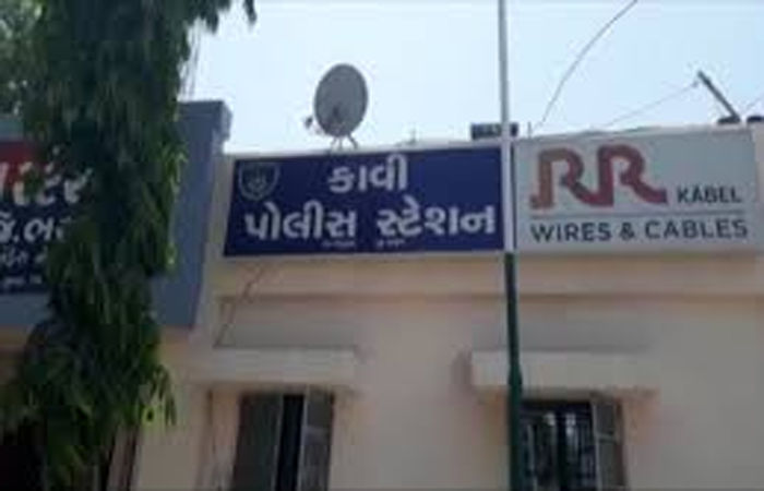 જમીન વિવાદમાં કપાસના પાકમાં ટ્રેક્ટરની રાંપ ફેરવી રૂ.2.30 લાખનું નુકસાન પહોંચાડ્યું, ત્રણ વિરુદ્ધ ગુનો નોંધાયો