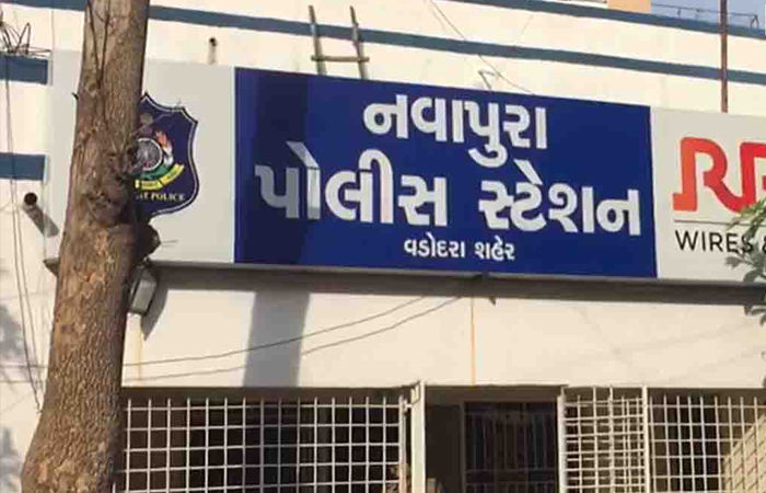 વડોદરામાં નવાપુરા એસએસસીની ઓફિસ નજીક રખડતી બે ગાય છોડાવવા આવેલા ગોપાલકો સામે ફરિયાદ