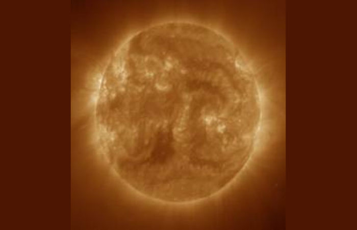 Indian astronomers unveil thermal structure of solar coronal holes, magnetic fields