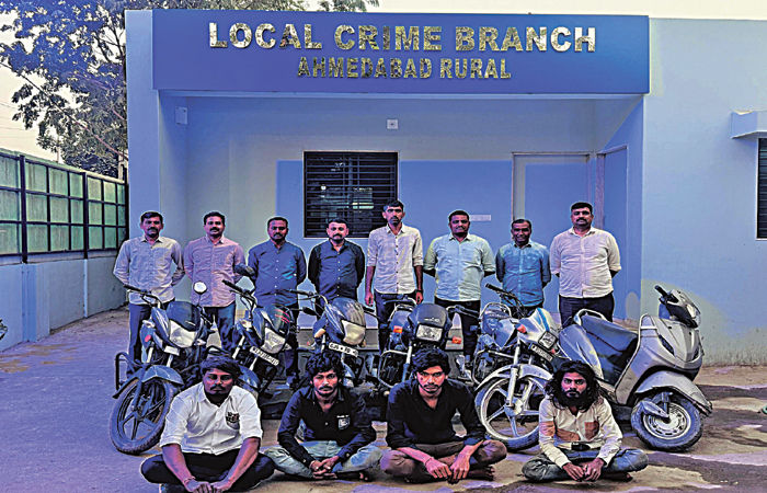 દસક્રોઇના કમોડ ગામની વાહન ચોર ટોળકીના 4 સાગરિત ઝડપાયા