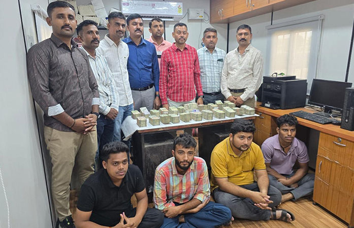 અમદાવાદ એરપોર્ટ પરથી 2.58 કરોડ રૂપિયાના સોનાની ચોરીનો પર્દાફાશ, એરલાઇન કર્મચારીઓ સહિત 8ની ધરપકડ