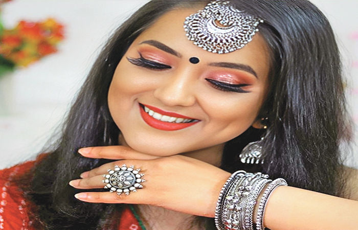 નવરાત્રિનો નવલો મેકઅપ                              .
