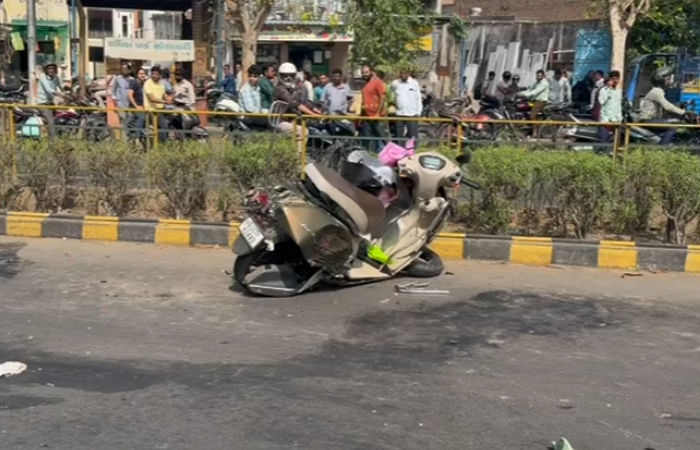 અમદાવાદમાં CTM પાસે BRTS ટ્રેકમાં મોપેડ ચાલકની બસ સાથે ટક્કર, 60 ફૂટ સુધી ઢસડાતા યુવકનું મોત