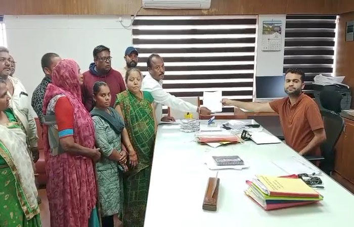 ધ્રાંગધ્રાના નરશીપરામાં મોબાઈલ ટાવરની કામગીરી બંધ કરવા માંગ