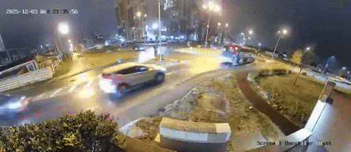 VIDEO: અકસ્માતના આ દૃશ્ય જોઈ કંપારી છૂટી જશે! પૂરપાટ દોડતી કાર હવામાં ઉછળી અને પછી..