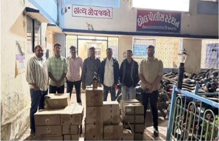રાજસ્થાનથી ઇંગ્લિશ દારૂનો જથ્થો આયાત કરીને ધ્રોલના હાડાટોડા ગામમાં સંતાડેલો માતબર જથ્થો LCBએ પકડી પાડ્યો