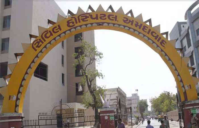 અમદાવાદ સિવિલ હોસ્પિટલમાં 8 મહિનાની દીકરીના મોઢામાંથી લીંબુ જેવડી ગાંઠ કાઢવામાં આવી