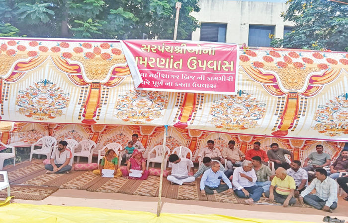 મહીસાગર બ્રિજ શરૂ કરવાની માંગ સાથે 5 ગામના સરપંચોનું આંદોલન