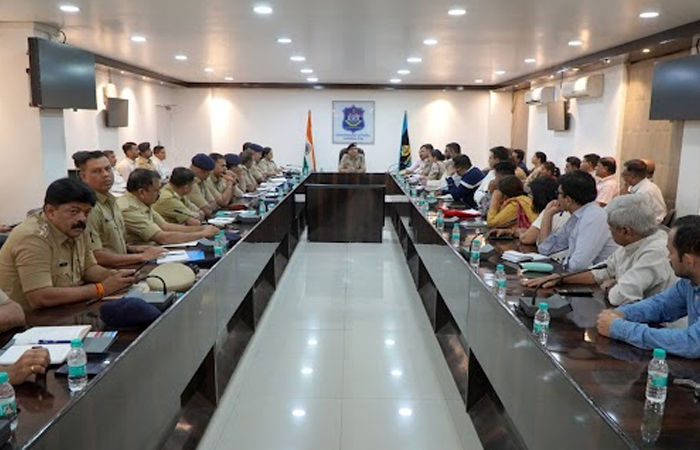 વડોદરા: SSC-HSC,CBSEની પરીક્ષા પૂર્વે બોમ્બ બ્લાસ્ટનો માહોલ, પોલીસ અને શાળા સંચાલકોની મીટીંગ