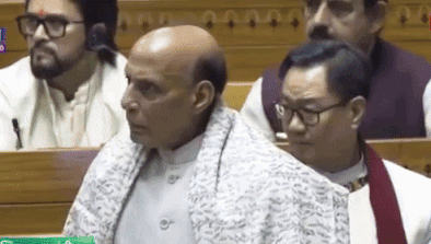 VIDEO: ‘ચૂપ બેસો... કોણ બેસાડશે મને?’,  જુઓ ચાલુ ભાષણમાં કેમ ભડક્યા રાજનાથ સિંહ?