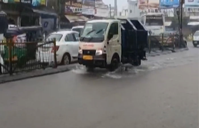 ખેડામાં મેઘરાજાની તોફાની બેટિંગ: મહેમદાવાદમાં 6 કલાકમાં સરેરાશ 6 ઇંચથી વધુ વરસાદ, જનજીવન ઠપ