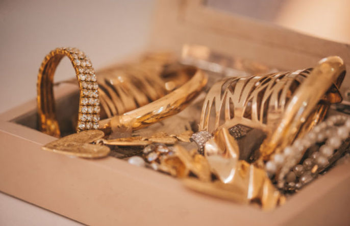 Jeweller booked for alleged ₹55 lakh fraud after fleeing with pledged gold, silver ornaments
