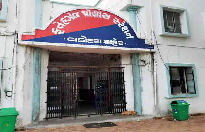 પરણીતાએ કહ્યું હું વડોદરા નહી છોડુ.. પતિ અને સાસુએ ટેમ્પોમાં સામાન મોકલી દીધો