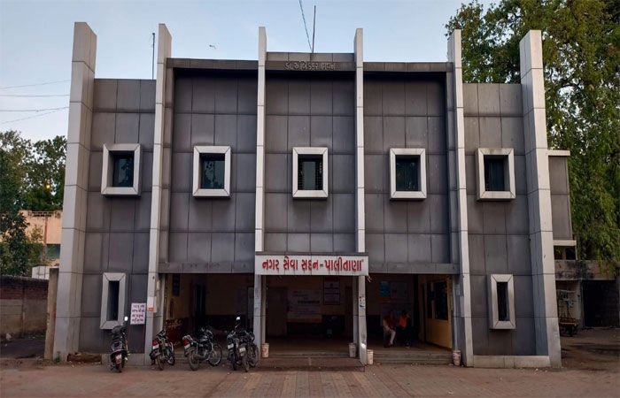 પાલિતાણા ન.પા.માં જન્મ-મરણ શાખાની જોહુકમી, અરજદારોને થતાં ધરમના ધક્કા
