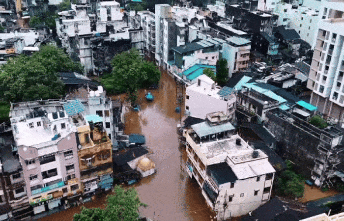 VIDEO: દક્ષિણ ગુજરાતમાં ધોધમાર વરસાદ, વલસાડમાં પૂરનો ખતરો, ઓરંગા નદી ભયજનક સપાટીએ, ચોતરફ જળબંબાકાર