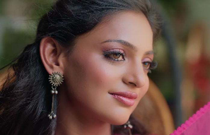 VIDEO: વાઈરલ ગર્લ મોનાલિસા બની એક્ટ્રેસ, નવા લવ સોન્ગનું ટીઝર રિલીઝ, ફેન્સે કર્યા વખાણ