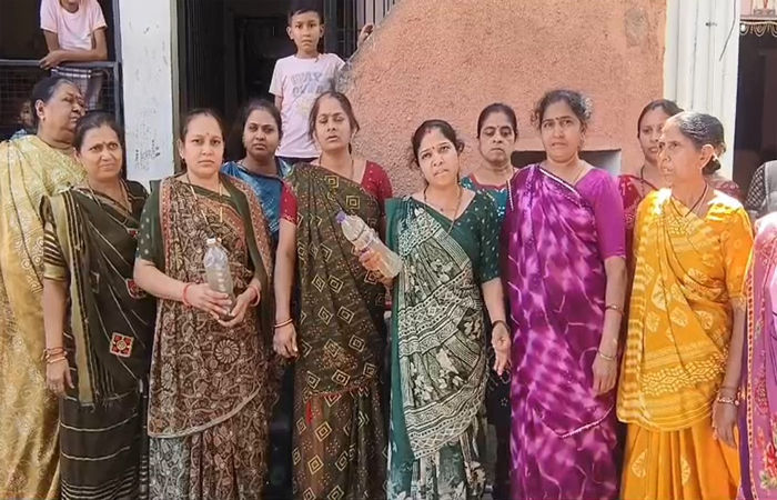 અટલાદરા કોઠી ફળિયામાં દૂષિત પાણી મુદે મહિલાઓનો વિરોધ : વેરો અને ચૂંટણી બહિષ્કારની ચીમકી