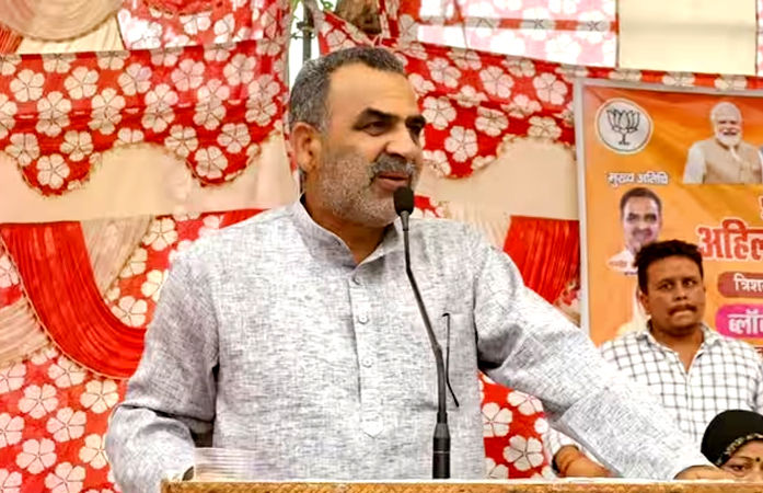 પોલીસે ગાડીઓની બ્લેક ફિલ્મ ઉતારતા ભાજપના દિગ્ગજ નેતા ભડક્યા, કહ્યું- પહેલા તમારી કાર જુઓ