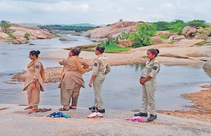 અમીરગઢ પાસેથી વહેતી બનાસ નદીમા ચુસ્ત પોલીસ બદોબસ્ત ગોઠવાયો