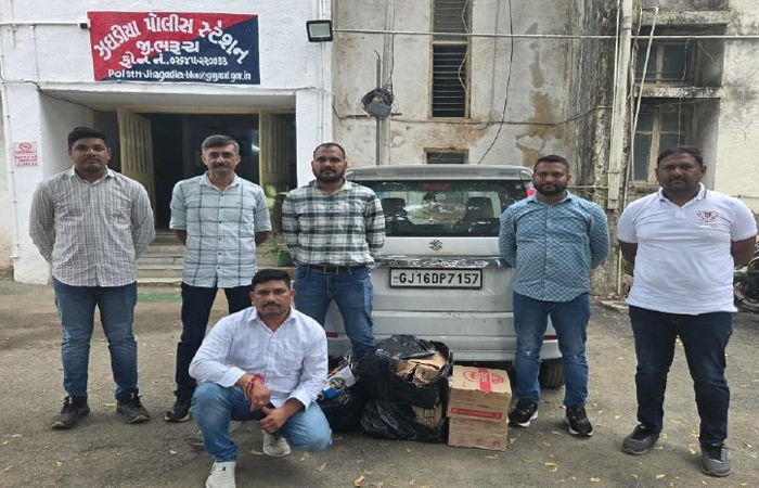 ભરૂચ LCBની ટીમે કાછલા ગામેથી દારૂનો જથ્થો ભરેલી કાર સાથે ચાલક ઝડપી પાડ્યો, પાંચ ફરાર