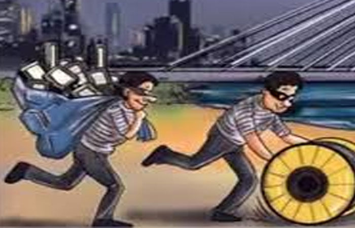 દુકાનમાં ભીક્ષાવૃત્તિના બહાને જઇ ચોરી કરતી યુવતી ઝડપાઇ