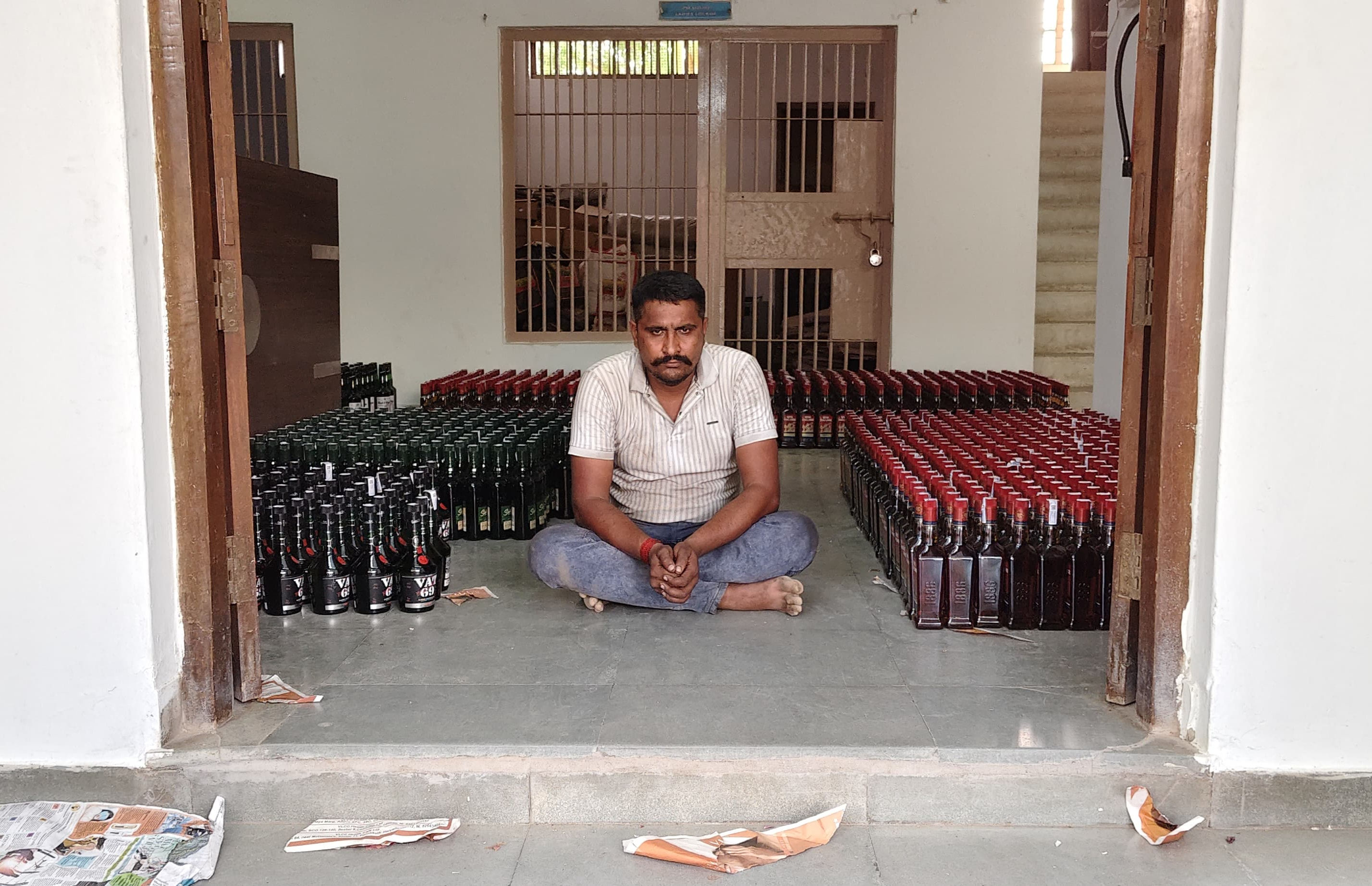 Gujarat SMC raid unearths ₹17 lakh worth of liquor wrapped in plastic waste in Banaskantha, 1 held