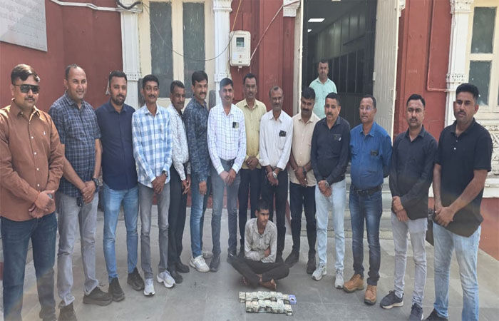 જામનગર યાદવનગરમાં થયેલી ઘરફોડ ચોરીનો ભેદ ઉકેલાયો : રૂ.7,65,000ના મુદામાલ સાથે એક આરોપી ઝડપાયો
