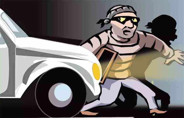 વડોદરા: કારમાંથી ઓઈલ લીક થાય છે તેમ જણાવી બાઇક સવાર ગઠિયો લેપટોપ ચોરી ફરાર