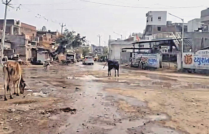 પેથાપુરમાં વગર ચોમાસે જળબંબાકારની સ્થિતિ : દોઢ કિલોમીટર સુધી નદી વહી