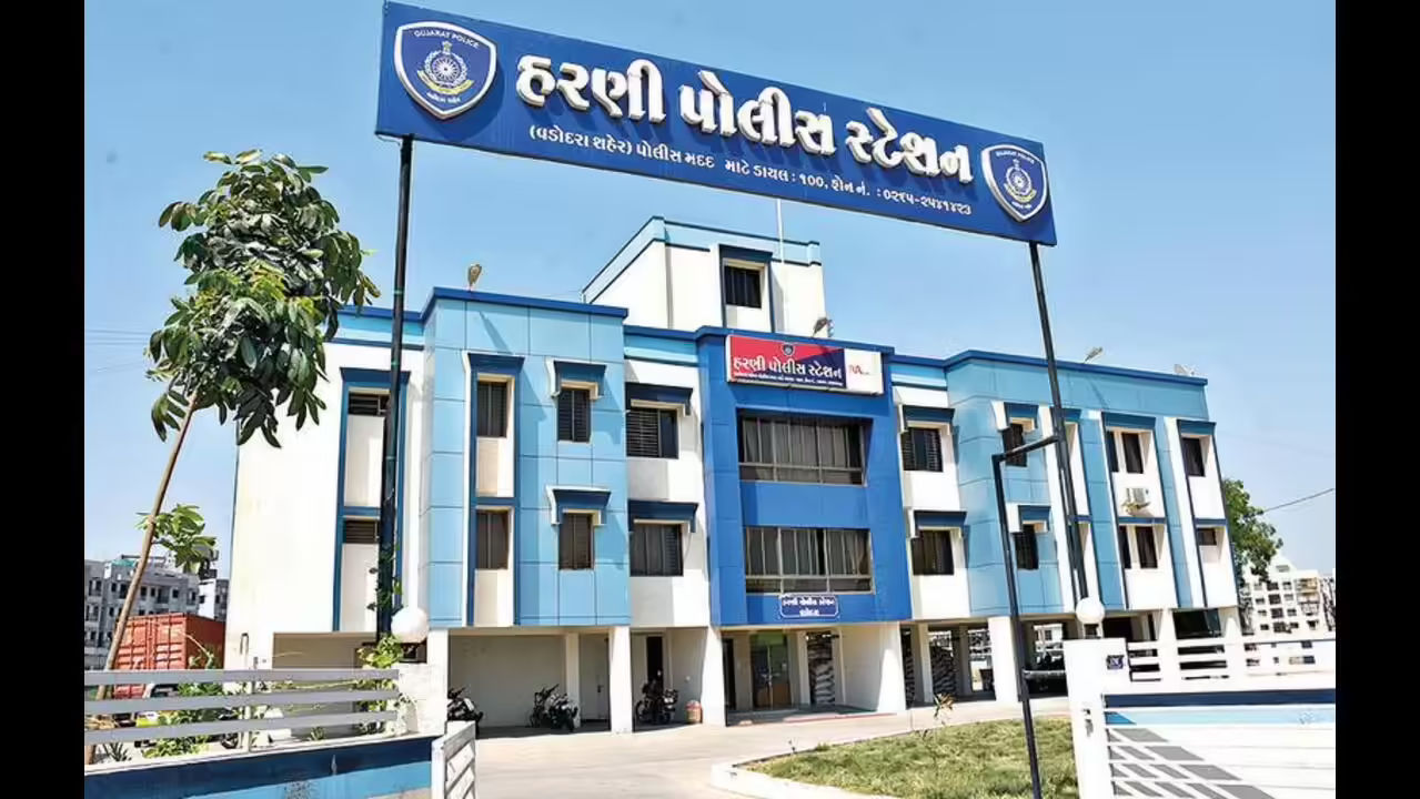 વડોદરા હાઇવે પર પોલીસને જોઇ દારૃ ભરેલી કાર મૂકી ચાલક ફરારઃ 9 લાખની મતા કબજે